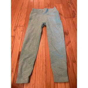 All in Motion, women's pale green athletic fitted leggings size medium